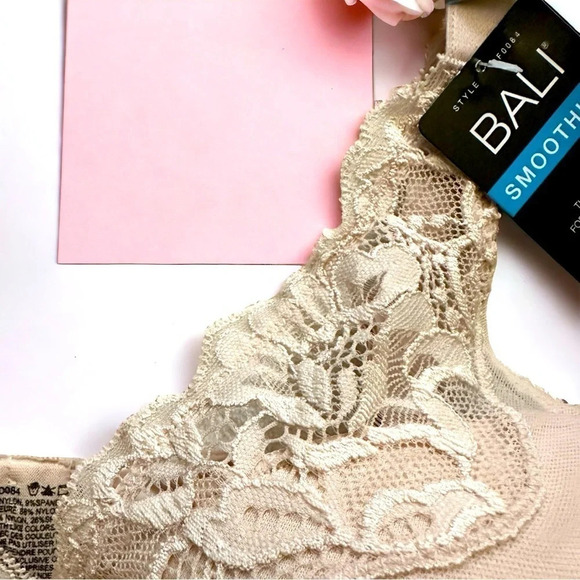 NWT Bali UnderWire Lined Smoothing Comfort Stretch Lace Bra - Picture 2 of 11